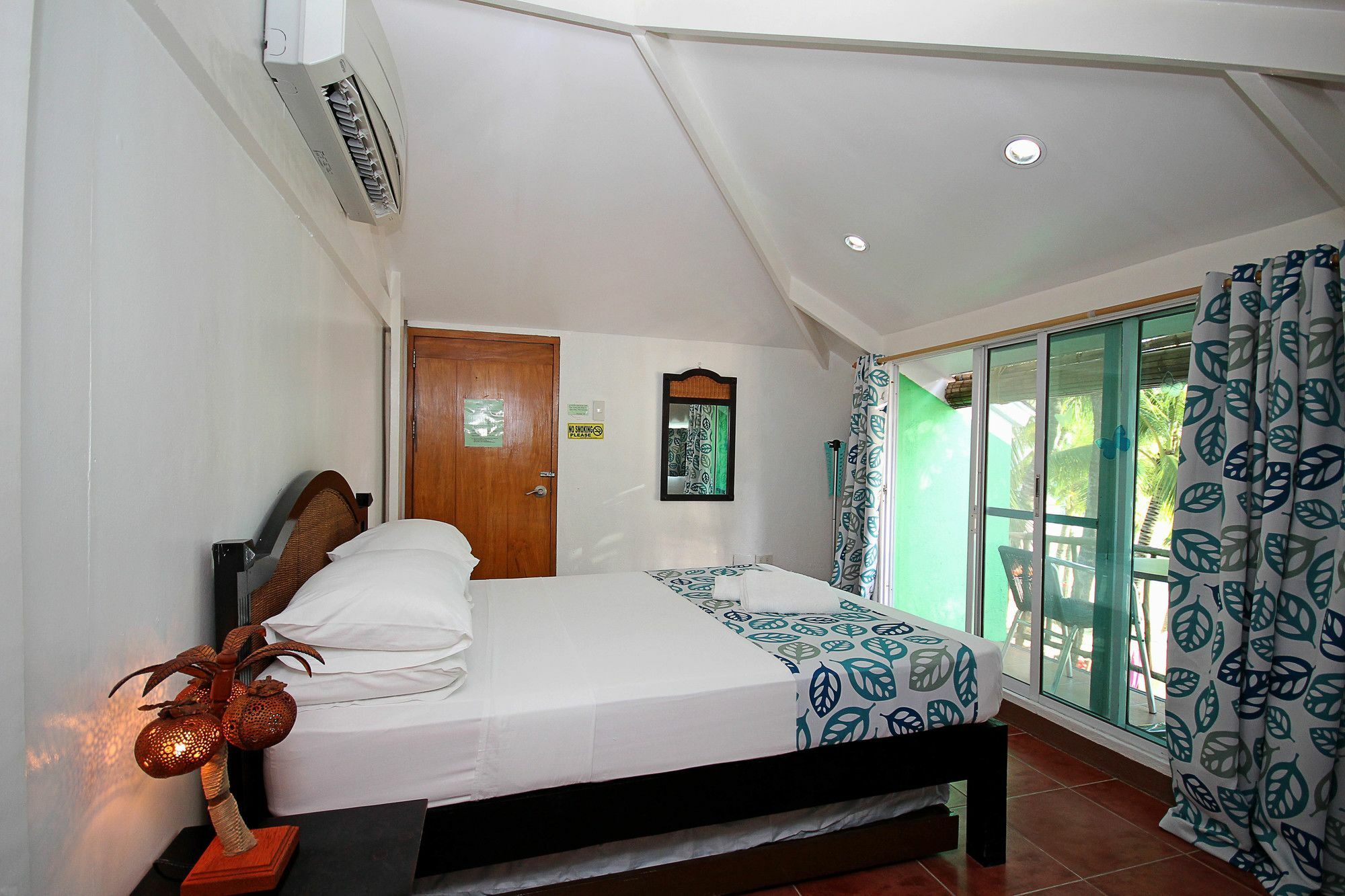 Bluewaves Beach House Balabag  Esterno foto